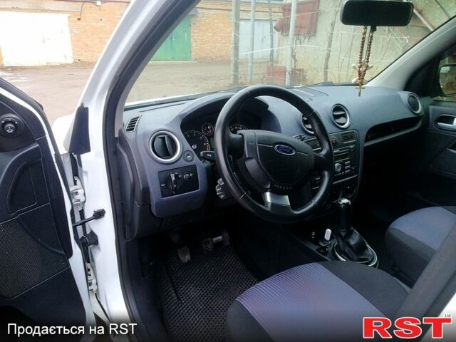 Білий Форд Фьюжен, об'ємом двигуна 14 л та пробігом 147 тис. км за 5900 $, фото 11 на Automoto.ua