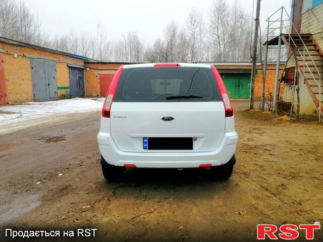 Білий Форд Фьюжен, об'ємом двигуна 14 л та пробігом 147 тис. км за 5900 $, фото 4 на Automoto.ua