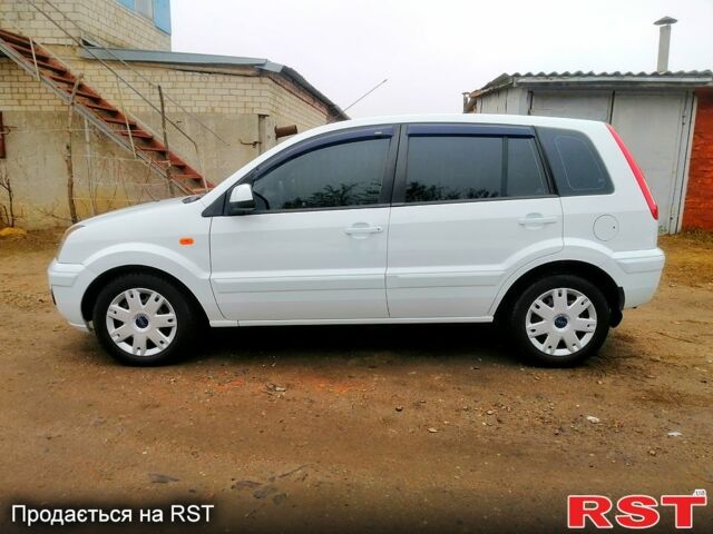 Білий Форд Фьюжен, об'ємом двигуна 14 л та пробігом 147 тис. км за 5900 $, фото 1 на Automoto.ua