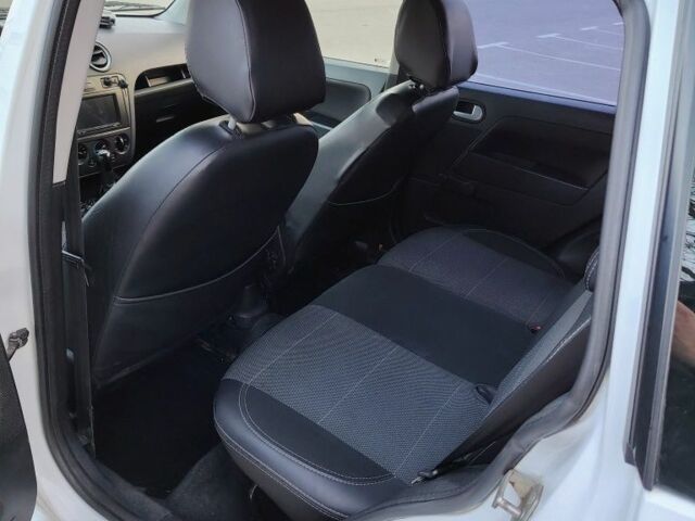 Білий Форд Фьюжен, об'ємом двигуна 1.4 л та пробігом 154 тис. км за 5400 $, фото 3 на Automoto.ua