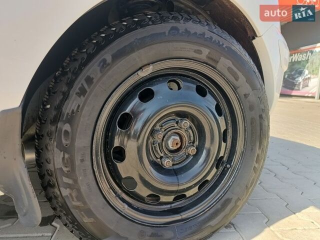 Білий Форд Фьюжен, об'ємом двигуна 1.4 л та пробігом 188 тис. км за 4500 $, фото 5 на Automoto.ua