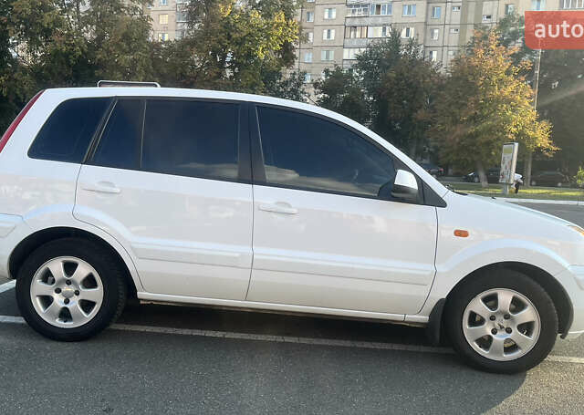 Белый Форд Фьюжн, объемом двигателя 1.4 л и пробегом 137 тыс. км за 5999 $, фото 2 на Automoto.ua