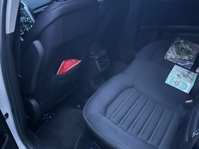 Белый Форд Фьюжн, объемом двигателя 1.6 л и пробегом 186 тыс. км за 8500 $, фото 6 на Automoto.ua