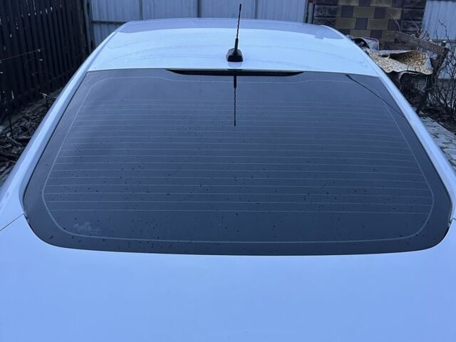 Белый Форд Фьюжн, объемом двигателя 1.6 л и пробегом 186 тыс. км за 8500 $, фото 4 на Automoto.ua