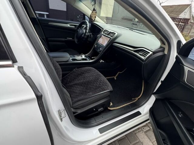 Белый Форд Фьюжн, объемом двигателя 2.5 л и пробегом 70 тыс. км за 12500 $, фото 3 на Automoto.ua