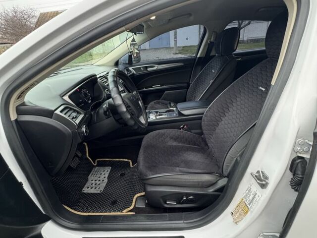 Белый Форд Фьюжн, объемом двигателя 2.5 л и пробегом 70 тыс. км за 12500 $, фото 5 на Automoto.ua