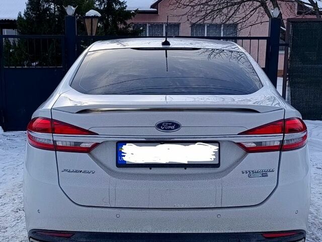 Белый Форд Фьюжн, объемом двигателя 2 л и пробегом 11700 тыс. км за 10500 $, фото 7 на Automoto.ua