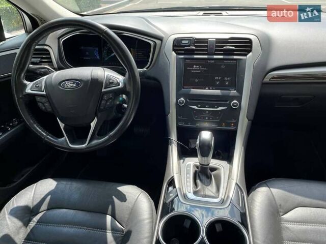 Білий Форд Фьюжен, об'ємом двигуна 2 л та пробігом 168 тис. км за 12300 $, фото 6 на Automoto.ua