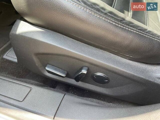Білий Форд Фьюжен, об'ємом двигуна 2 л та пробігом 168 тис. км за 12300 $, фото 12 на Automoto.ua