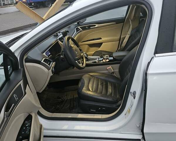 Белый Форд Фьюжн, объемом двигателя 1.6 л и пробегом 194 тыс. км за 7500 $, фото 6 на Automoto.ua