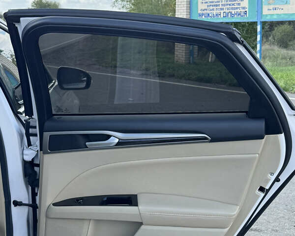 Белый Форд Фьюжн, объемом двигателя 2 л и пробегом 226 тыс. км за 10299 $, фото 5 на Automoto.ua