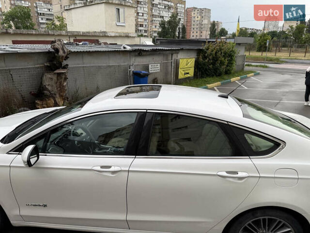 Білий Форд Фьюжен, об'ємом двигуна 2 л та пробігом 177 тис. км за 10500 $, фото 1 на Automoto.ua