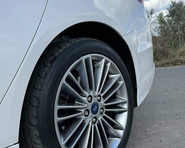 Белый Форд Фьюжн, объемом двигателя 2 л и пробегом 226 тыс. км за 10299 $, фото 4 на Automoto.ua