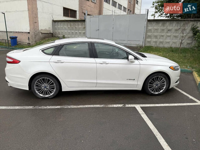 Білий Форд Фьюжен, об'ємом двигуна 2 л та пробігом 177 тис. км за 10500 $, фото 3 на Automoto.ua