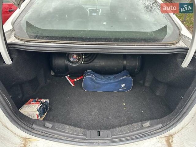 Білий Форд Фьюжен, об'ємом двигуна 2.5 л та пробігом 117 тис. км за 8500 $, фото 7 на Automoto.ua