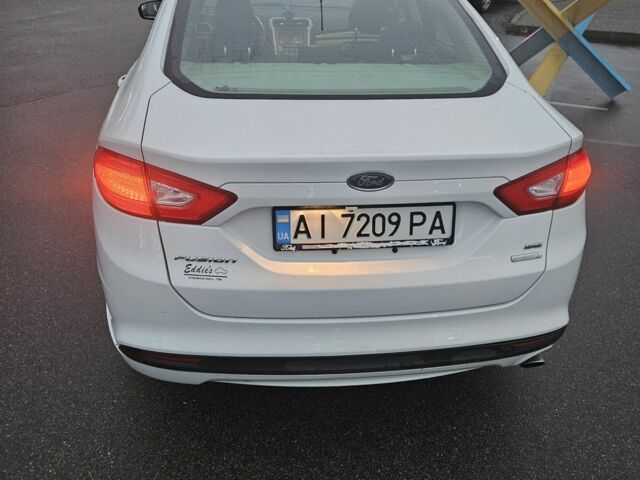 Белый Форд Фьюжн, объемом двигателя 1.6 л и пробегом 194 тыс. км за 7500 $, фото 4 на Automoto.ua