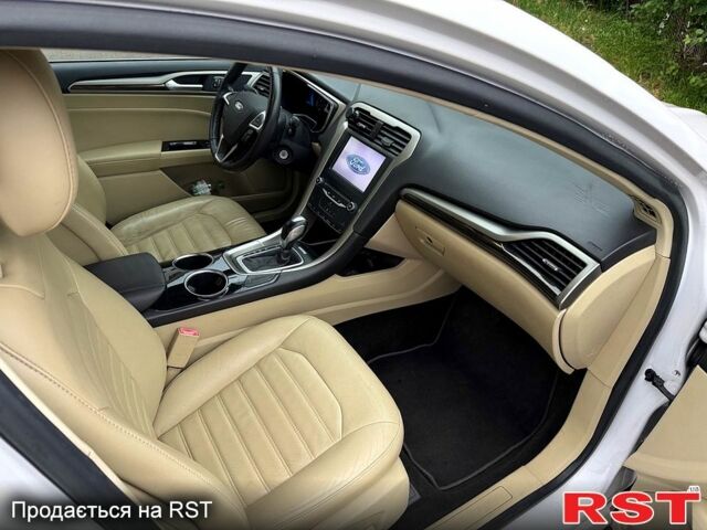 Білий Форд Фьюжен, об'ємом двигуна 2 л та пробігом 178 тис. км за 10299 $, фото 3 на Automoto.ua