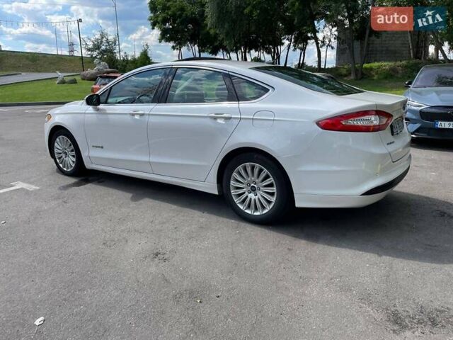 Білий Форд Фьюжен, об'ємом двигуна 2 л та пробігом 168 тис. км за 12300 $, фото 3 на Automoto.ua