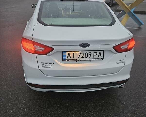 Белый Форд Фьюжн, объемом двигателя 1.6 л и пробегом 194 тыс. км за 7500 $, фото 4 на Automoto.ua