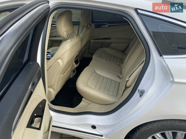 Белый Форд Фьюжн, объемом двигателя 2 л и пробегом 178 тыс. км за 12500 $, фото 12 на Automoto.ua