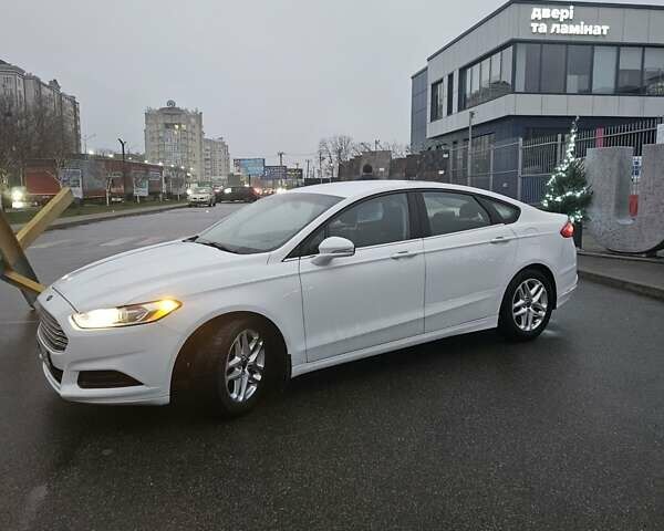 Белый Форд Фьюжн, объемом двигателя 1.6 л и пробегом 194 тыс. км за 7500 $, фото 2 на Automoto.ua