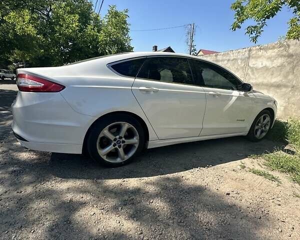 Белый Форд Фьюжн, объемом двигателя 2 л и пробегом 233 тыс. км за 8300 $, фото 4 на Automoto.ua