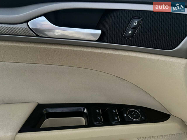 Білий Форд Фьюжен, об'ємом двигуна 2.49 л та пробігом 160 тис. км за 9400 $, фото 12 на Automoto.ua