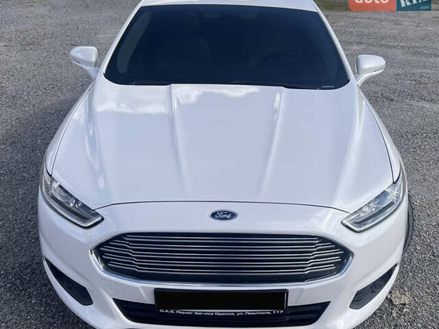 Белый Форд Фьюжн, объемом двигателя 2 л и пробегом 226 тыс. км за 10299 $, фото 1 на Automoto.ua