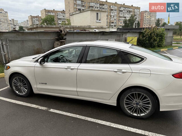 Білий Форд Фьюжен, об'ємом двигуна 2 л та пробігом 177 тис. км за 10500 $, фото 2 на Automoto.ua