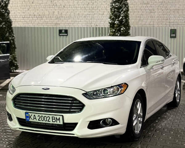 Білий Форд Фьюжен, об'ємом двигуна 1.6 л та пробігом 156 тис. км за 9400 $, фото 6 на Automoto.ua