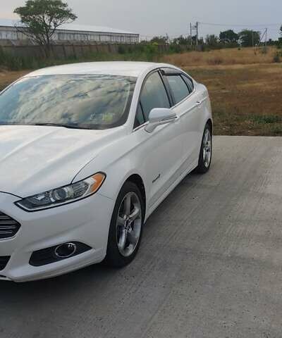 Белый Форд Фьюжн, объемом двигателя 2 л и пробегом 141 тыс. км за 11000 $, фото 7 на Automoto.ua