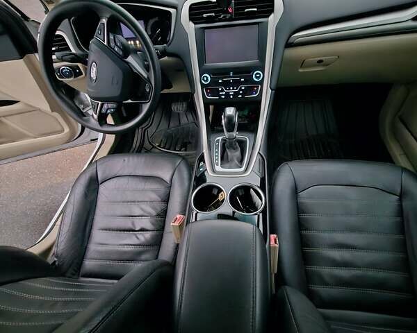 Белый Форд Фьюжн, объемом двигателя 1.6 л и пробегом 194 тыс. км за 7500 $, фото 8 на Automoto.ua