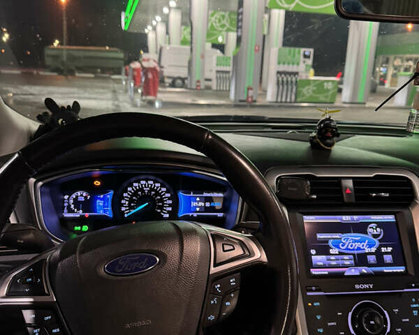 Білий Форд Фьюжен, об'ємом двигуна 1.6 л та пробігом 156 тис. км за 9400 $, фото 35 на Automoto.ua