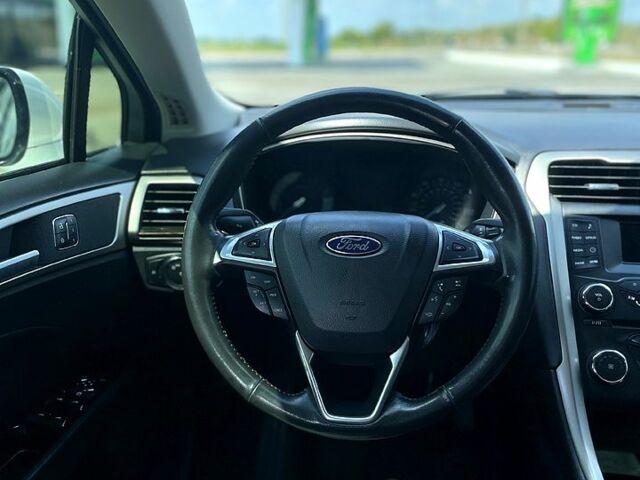 Белый Форд Фьюжн, объемом двигателя 1.6 л и пробегом 160 тыс. км за 9500 $, фото 11 на Automoto.ua