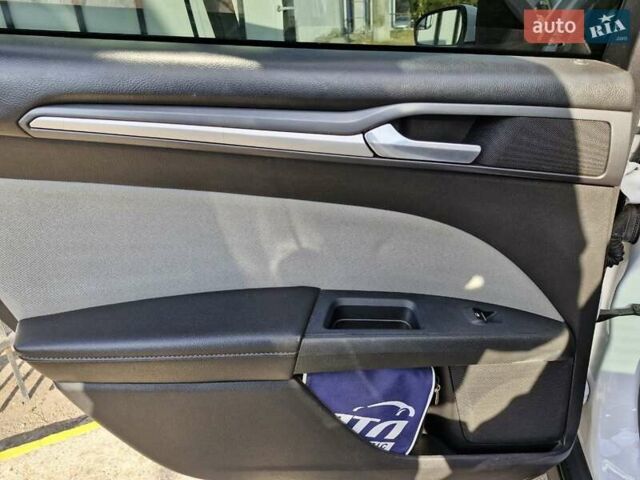 Форд Фьюжн 2013 в Николаеве на Automoto.ua Белый Форд Фьюжн, объемом двигателя 2.49 л и пробегом 181 тыс. км за 9999 $, фото 22 на Automoto.ua