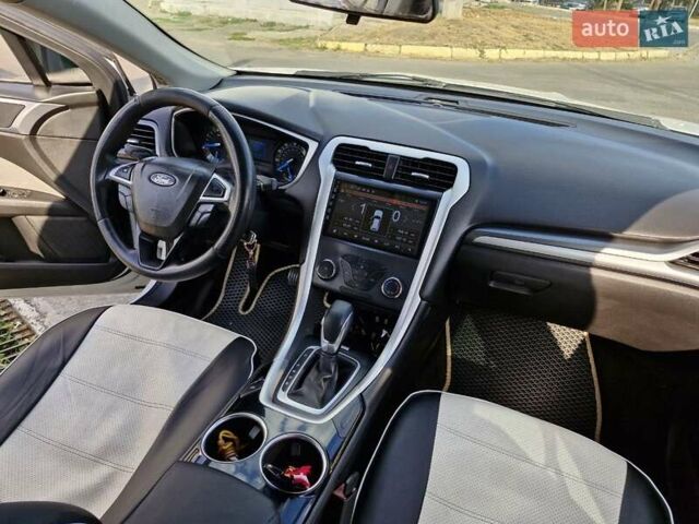 Форд Фьюжн 2013 в Николаеве на Automoto.ua Белый Форд Фьюжн, объемом двигателя 2.49 л и пробегом 181 тыс. км за 9999 $, фото 14 на Automoto.ua