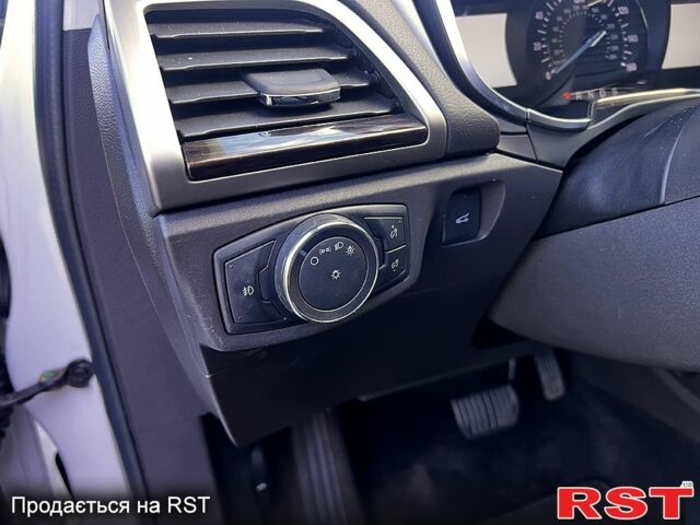 Форд Фьюжн 2013 в Киеве на Automoto.ua Белый Форд Фьюжн, объемом двигателя 2 л и пробегом 179 тыс. км за 10999 $, фото 4 на Automoto.ua