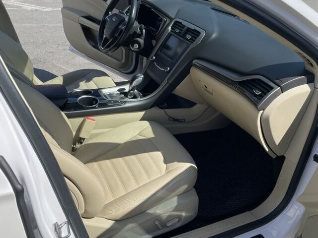 Белый Форд Фьюжн, объемом двигателя 2 л и пробегом 220 тыс. км за 11500 $, фото 6 на Automoto.ua