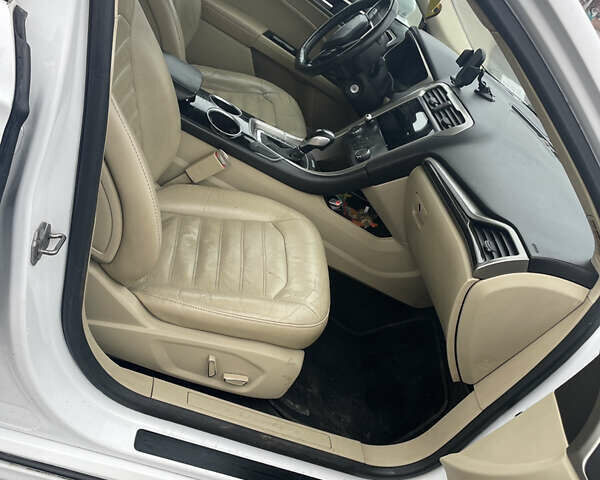 Белый Форд Фьюжн, объемом двигателя 1.6 л и пробегом 290 тыс. км за 8500 $, фото 9 на Automoto.ua