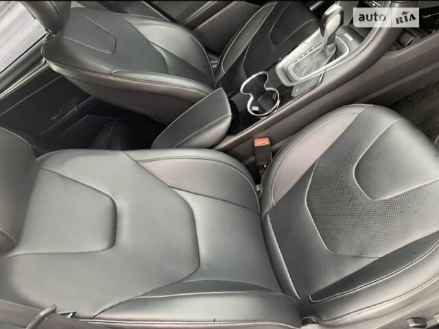 Белый Форд Фьюжн, объемом двигателя 2 л и пробегом 255 тыс. км за 10000 $, фото 7 на Automoto.ua