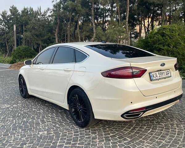 Білий Форд Фьюжен, об'ємом двигуна 2 л та пробігом 220 тис. км за 9300 $, фото 1 на Automoto.ua