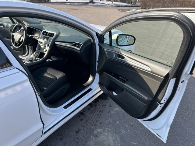 Белый Форд Фьюжн, объемом двигателя 2.5 л и пробегом 101 тыс. км за 10000 $, фото 15 на Automoto.ua