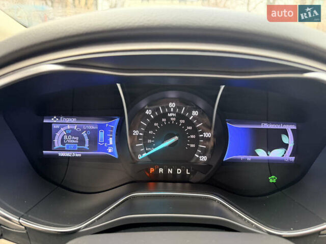 Білий Форд Фьюжен, об'ємом двигуна 2 л та пробігом 200 тис. км за 10500 $, фото 4 на Automoto.ua