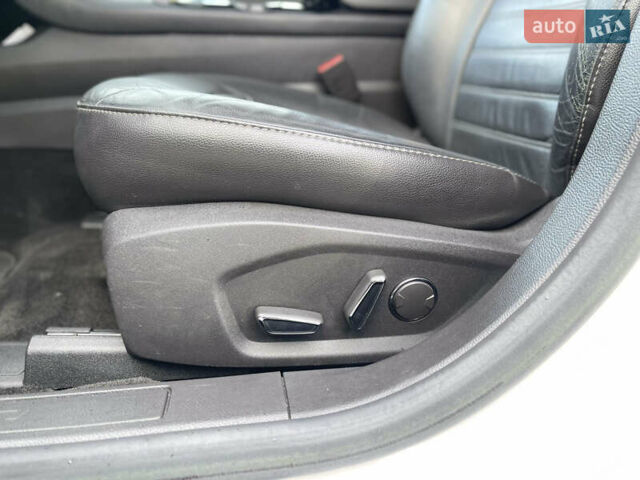 Белый Форд Фьюжн, объемом двигателя 2 л и пробегом 170 тыс. км за 10950 $, фото 7 на Automoto.ua