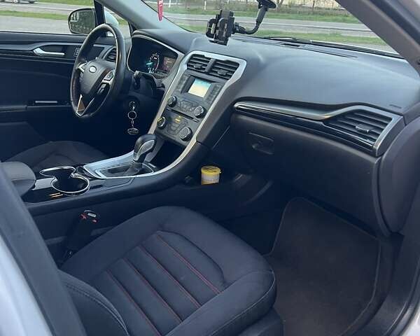 Білий Форд Фьюжен, об'ємом двигуна 2.5 л та пробігом 224 тис. км за 9200 $, фото 16 на Automoto.ua