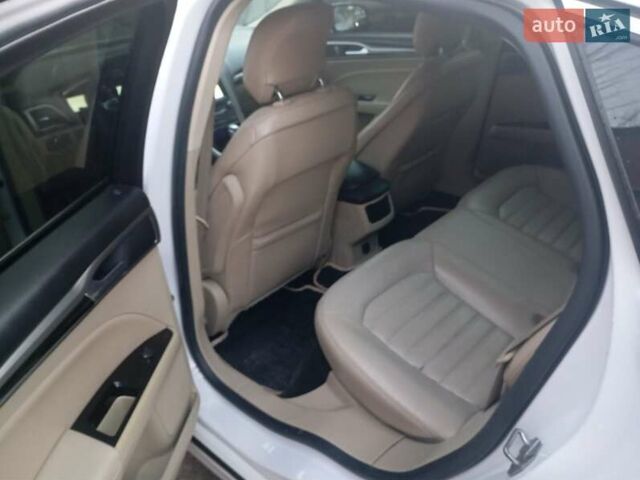 Білий Форд Фьюжен, об'ємом двигуна 2 л та пробігом 163 тис. км за 10700 $, фото 5 на Automoto.ua
