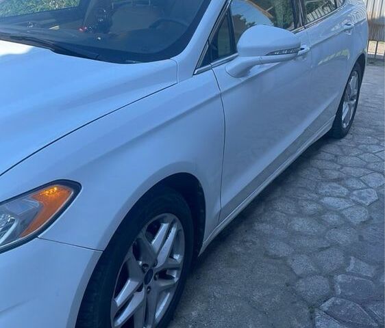 Белый Форд Фьюжн, объемом двигателя 1.6 л и пробегом 240 тыс. км за 8500 $, фото 4 на Automoto.ua