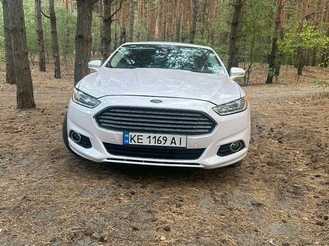 Білий Форд Фьюжен, об'ємом двигуна 2 л та пробігом 220 тис. км за 9300 $, фото 1 на Automoto.ua