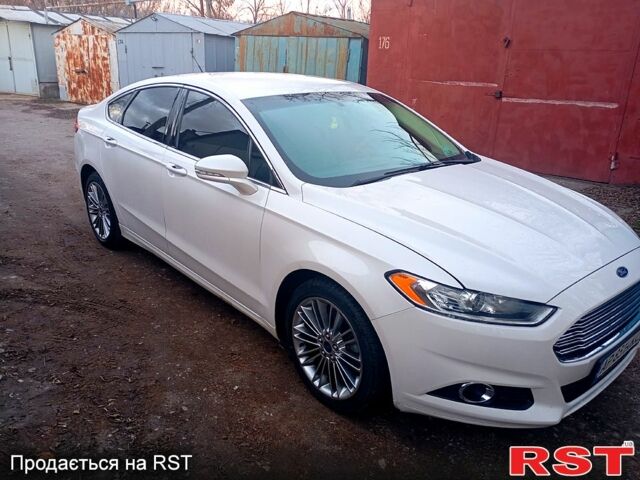 Білий Форд Фьюжен, об'ємом двигуна 2 л та пробігом 163 тис. км за 10700 $, фото 1 на Automoto.ua