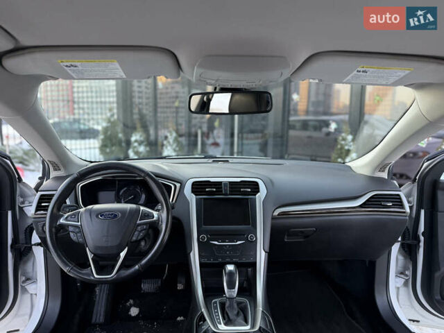 Білий Форд Фьюжен, об'ємом двигуна 2 л та пробігом 179 тис. км за 9500 $, фото 21 на Automoto.ua